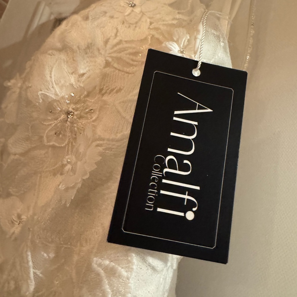 Amalfi Bridal Gown - Elegant White Floral Design - Picture 16 of 16
